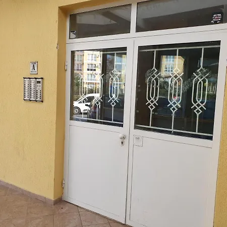 Ashton Hall - Sonnenstrand - Ost *