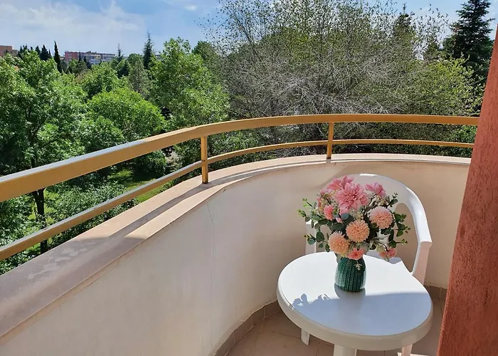 Ashton Hall - Sonnenstrand - Ost *