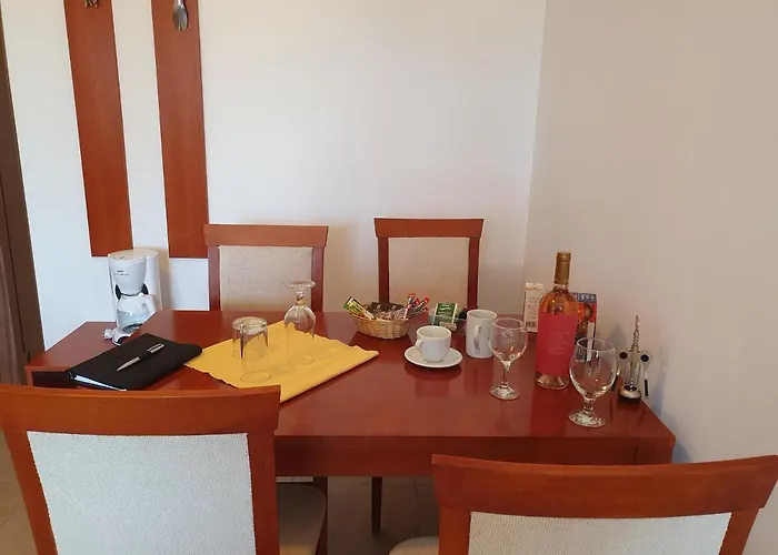 Ashton Hall - Sonnenstrand - Ost