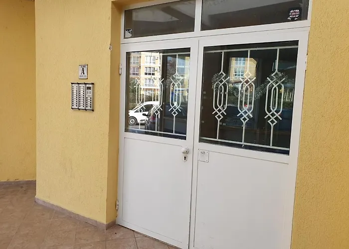 Ashton Hall - Sonnenstrand - Ost *